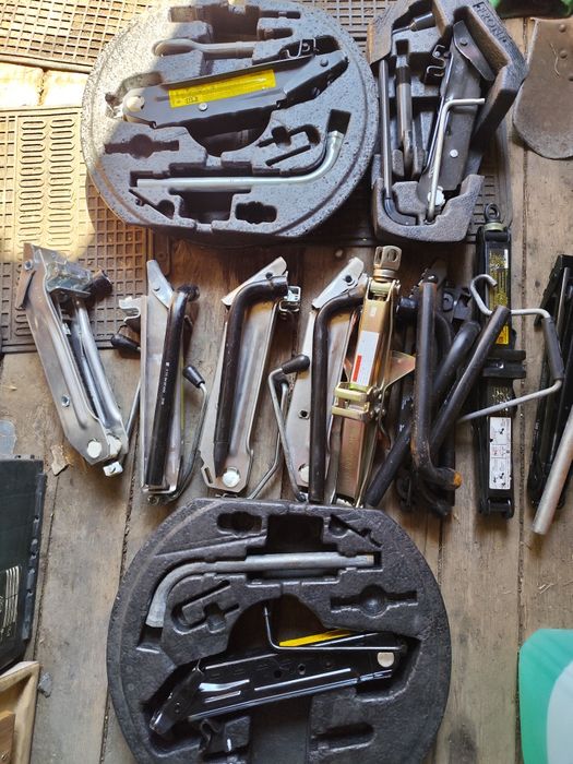 Compresor aer auto, ORIGINAL. Chei + cric, rezervă slim 5x12, 125 70 R