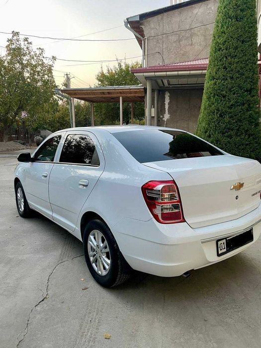 Chevrolet Cobalt Automatik, 2024 года выпуска.