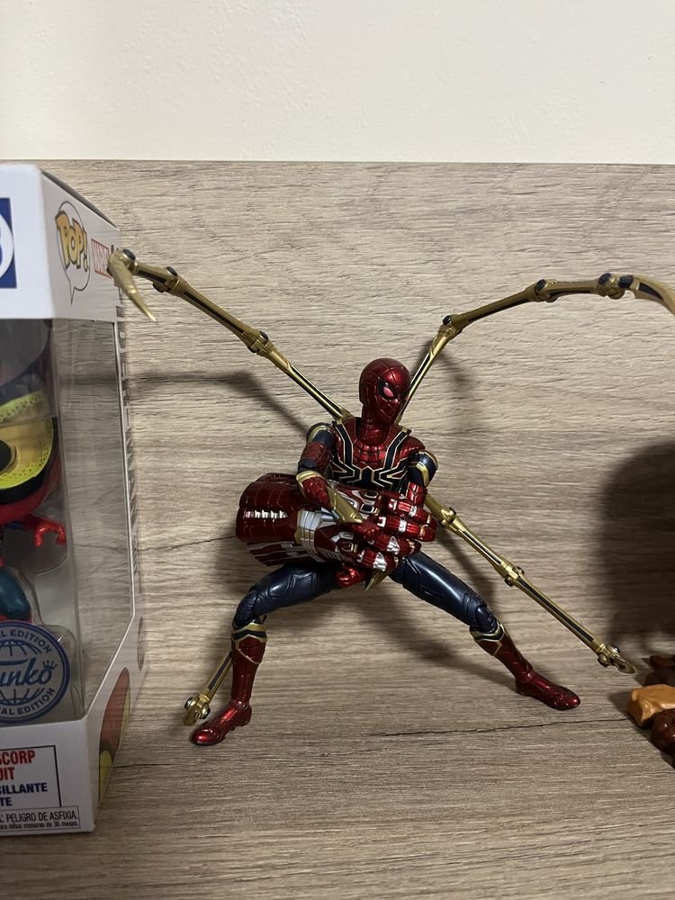 Екшън фигурка Marvel Iron Spider-man Endgame