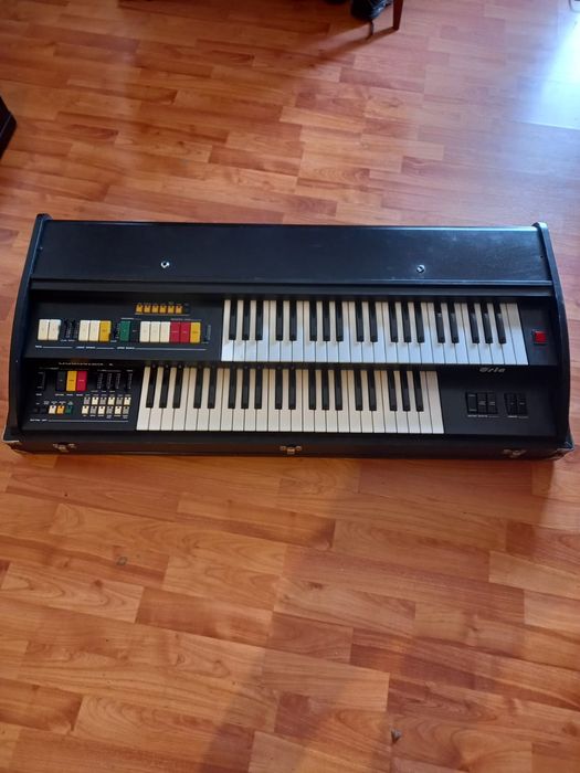 De vânzare orgă electronică