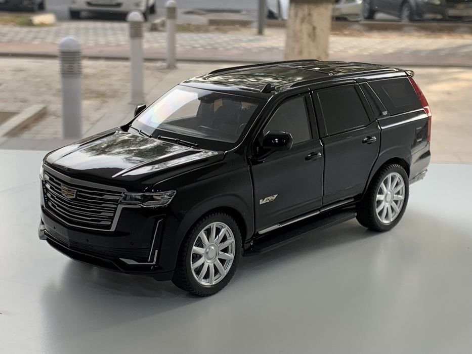 Modelka Cadillac Escalade 1:24
