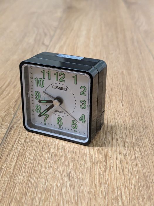 Настольные часы будильник