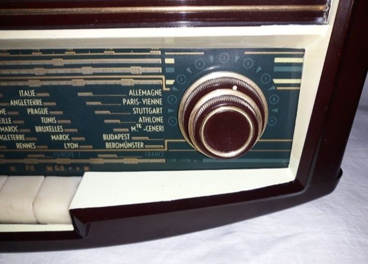 Aparat de radio vechi, cu lampi, Philips BAF-60A, anul 1956