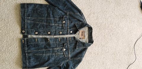 Vand haina blugi produs de calitate stare perfecta,