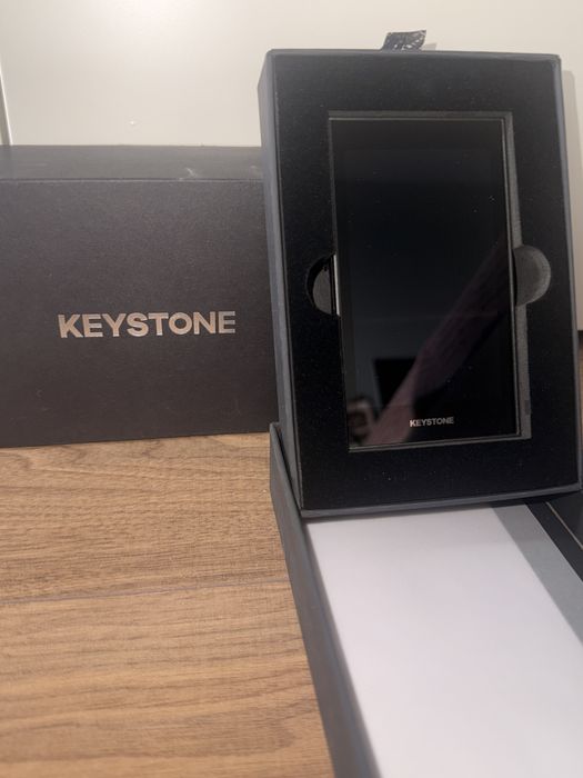 Keystone Pro – Хардуерен крипто портфейл (нов)