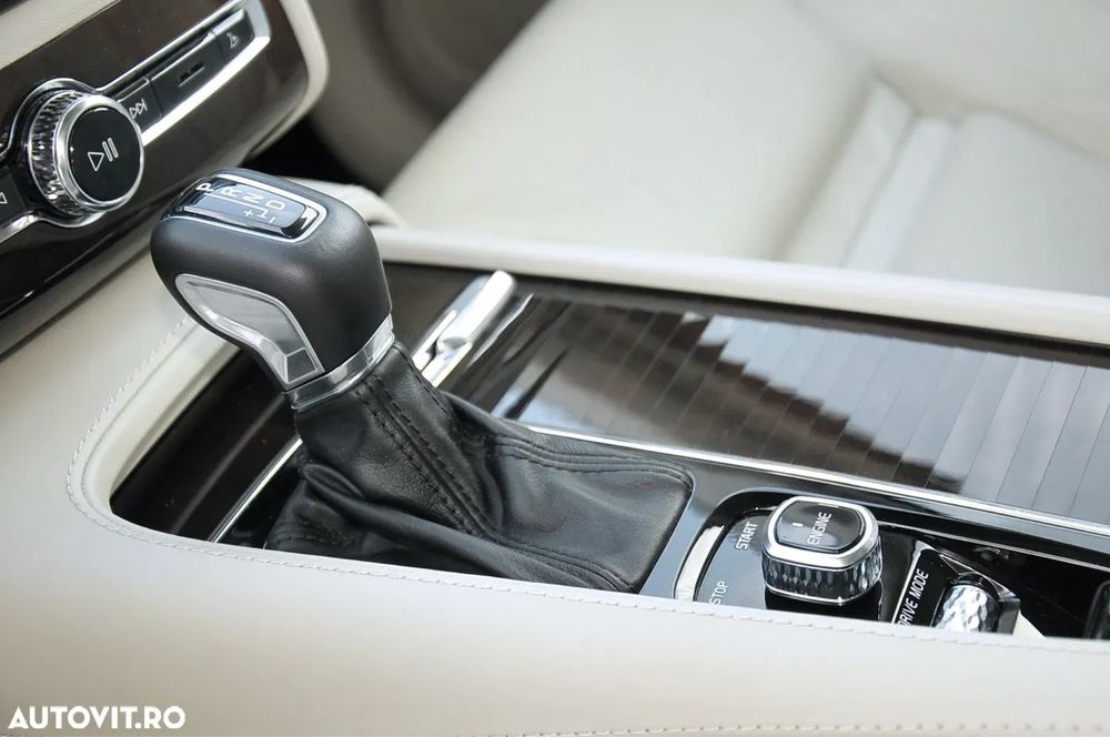 Volvo XC90 D5 235 CP/ 7 Locuri/ Panorama / Inscription full piele