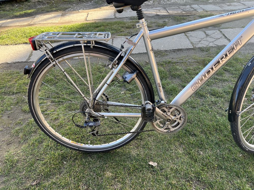 Bicicleta guderreit cu echipare de top