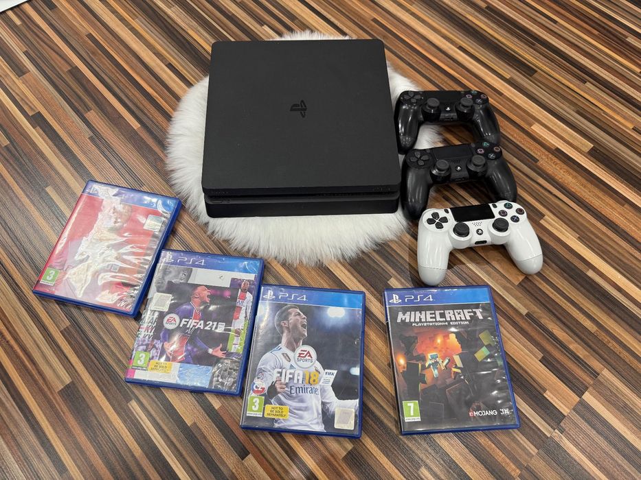 PS4 Slim 1TB + 3 оригинални контролера + 4 игри – Отлично състояние!
