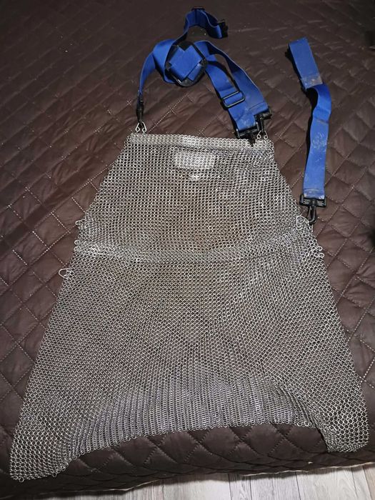 Продавам  метална ризница за транжиране