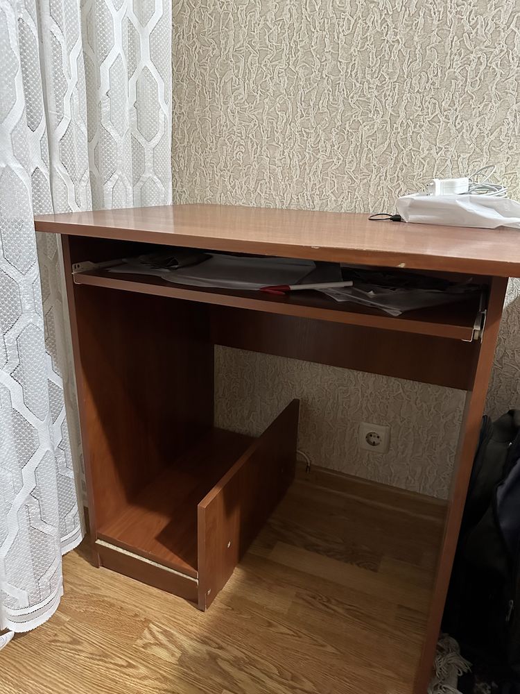 Стол для комнаты