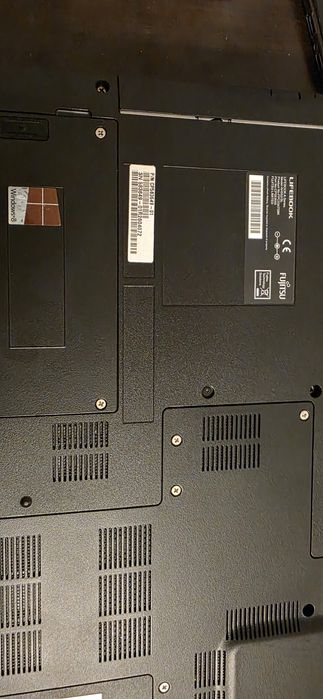 Laptop Fujitsu AH552 - stare excelenta