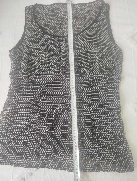 Продавам дамски костюм от три части номер 46