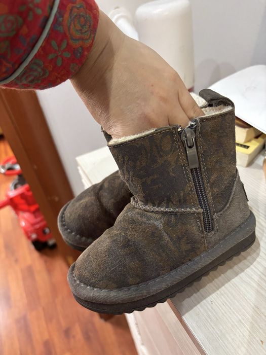 Продам детские угги