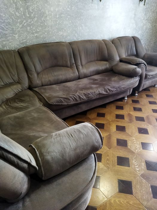 Продам угловой диван.
