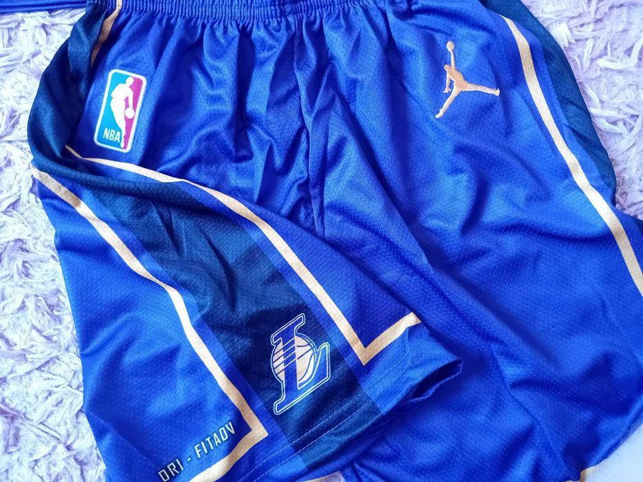 Чисто нов оригинален екип на Los Angelis Lakers - LeBron James