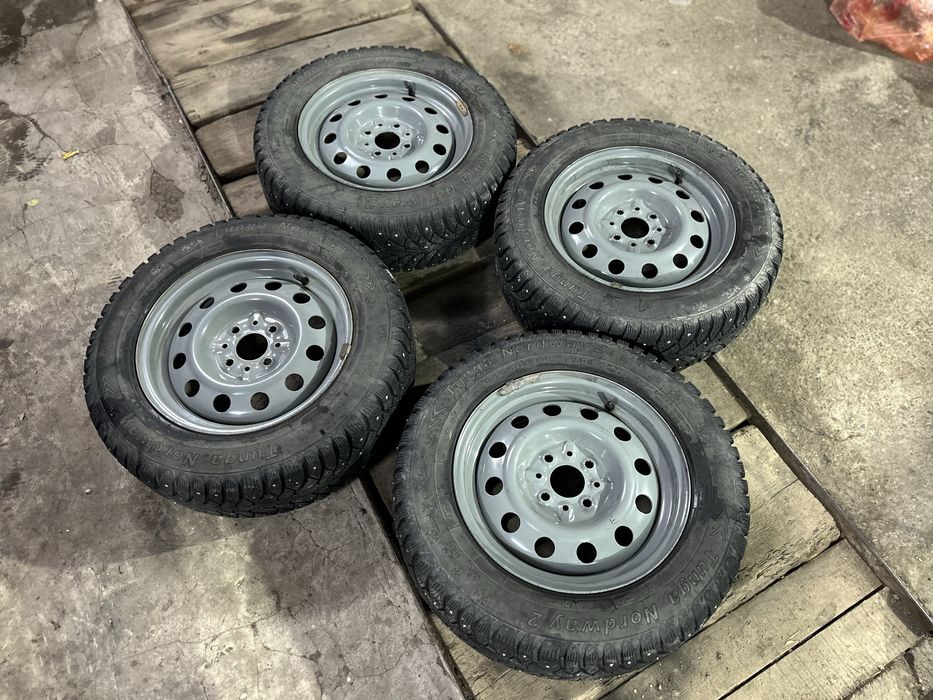 Диски R14 4x98 с зимней резиной на Ладу