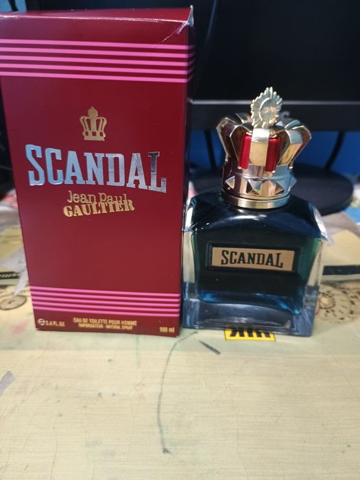 Vând parfum scandal