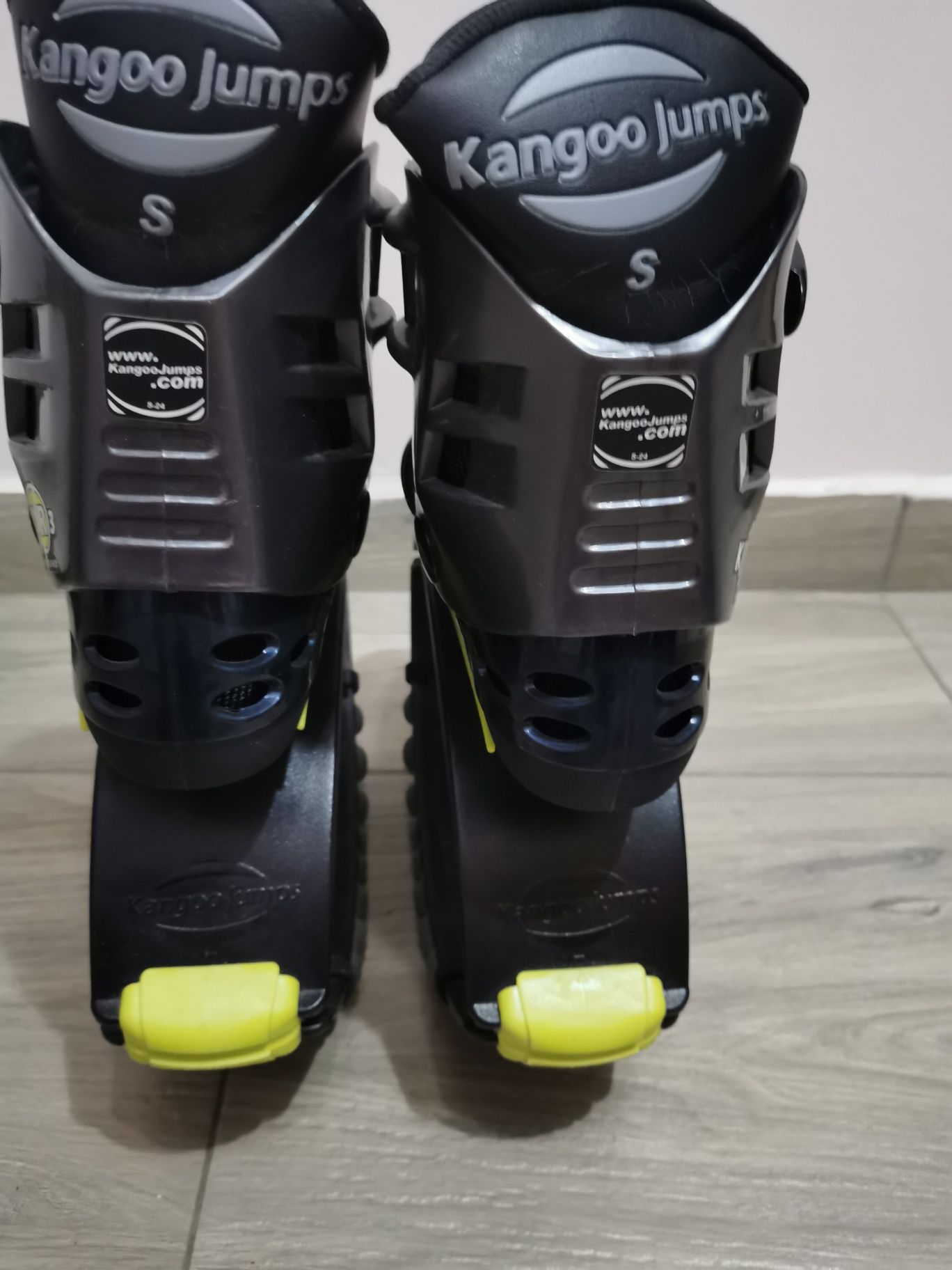 Ghete Kangoo Jumps XR3 S 36-38 EUR Black Yellow Folosit puțin
