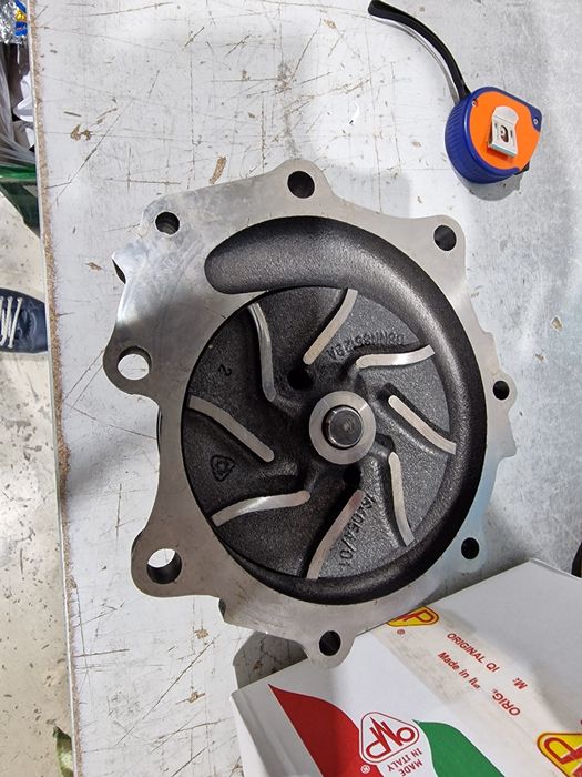 Pompa apa tractor ford 7810 import Italia pe original preț 650 lei se