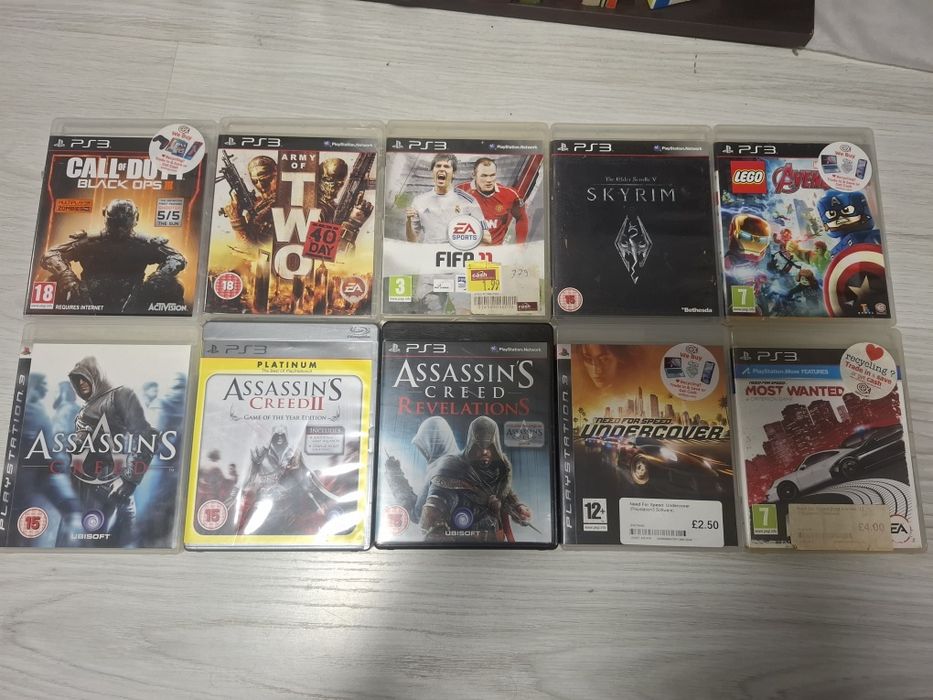 PlayStation 3 Slim + 2 Контролера и 10 игри