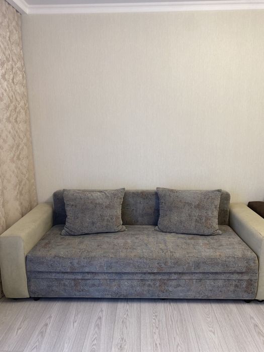 Срочно продам отличный диван. Качество.