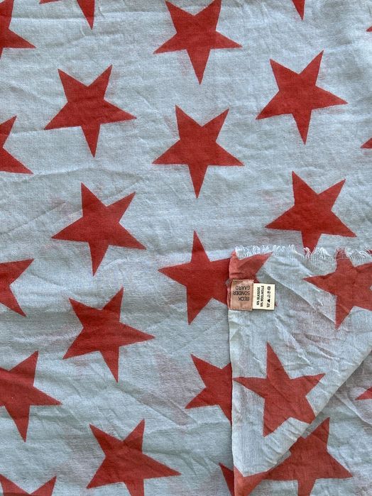 Becksondergaard разкошен мек вълнен шал на звезди