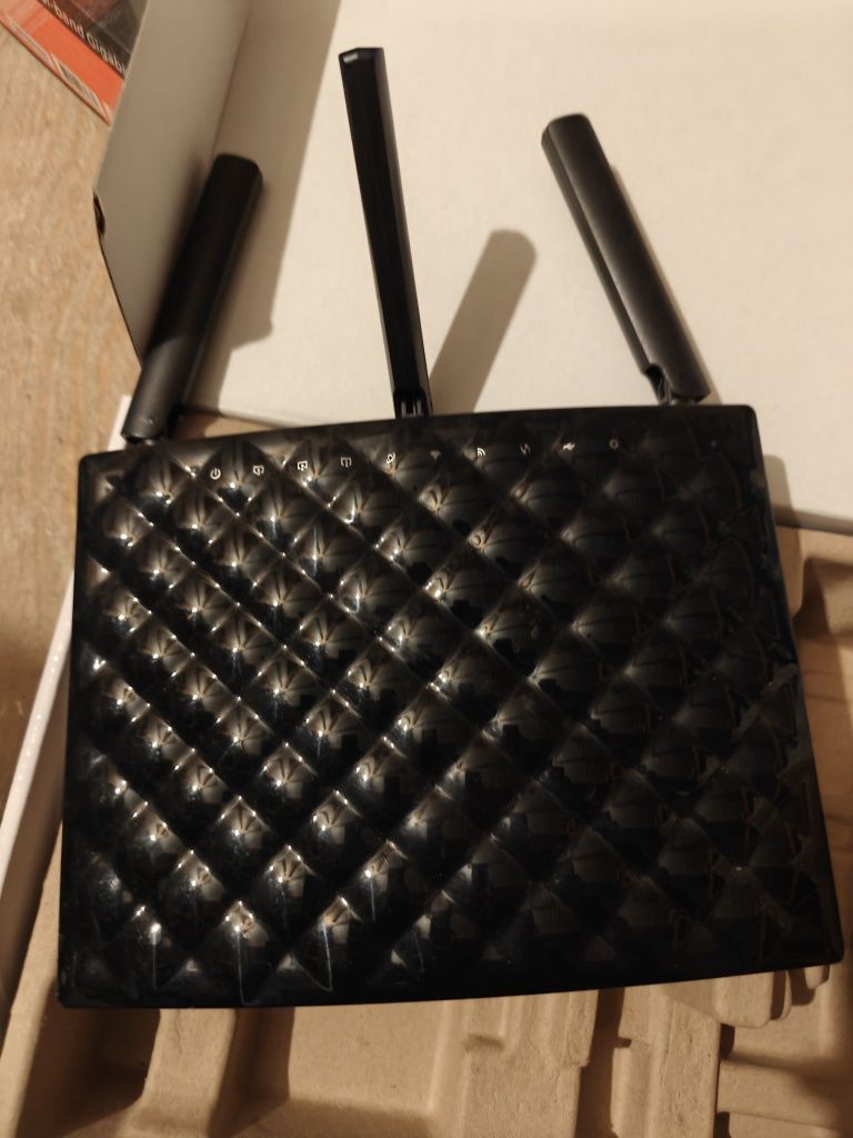 Router Tenda Wireless AC1900 Gigabit 2.4 și 5 GHz