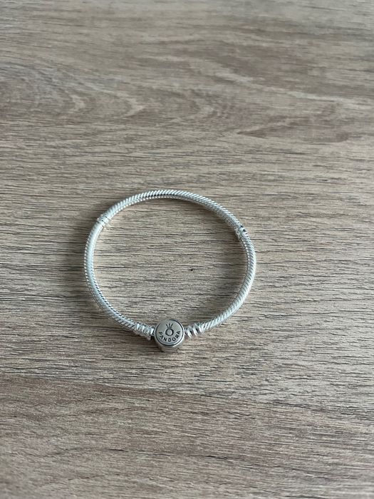 Твърда гривна за талисмани тип Пандора