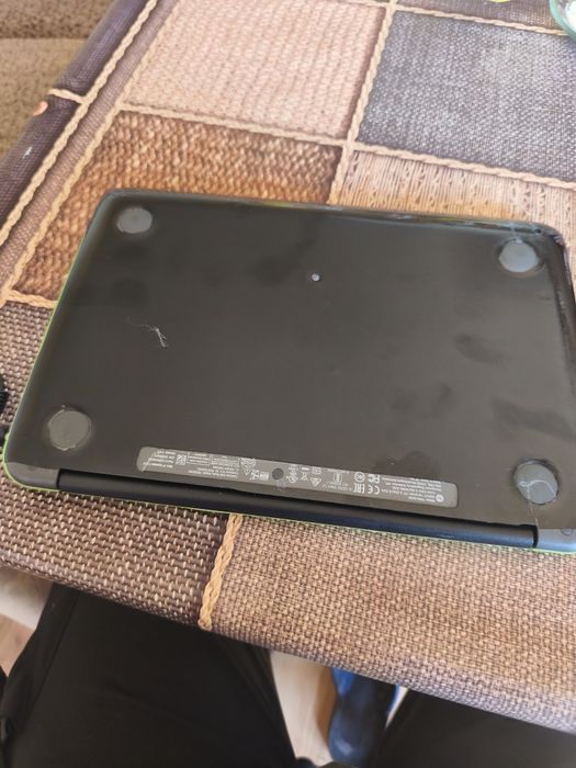 Продават се  два лаптопа hp crome Os +  Към тях Палмър банк 30000