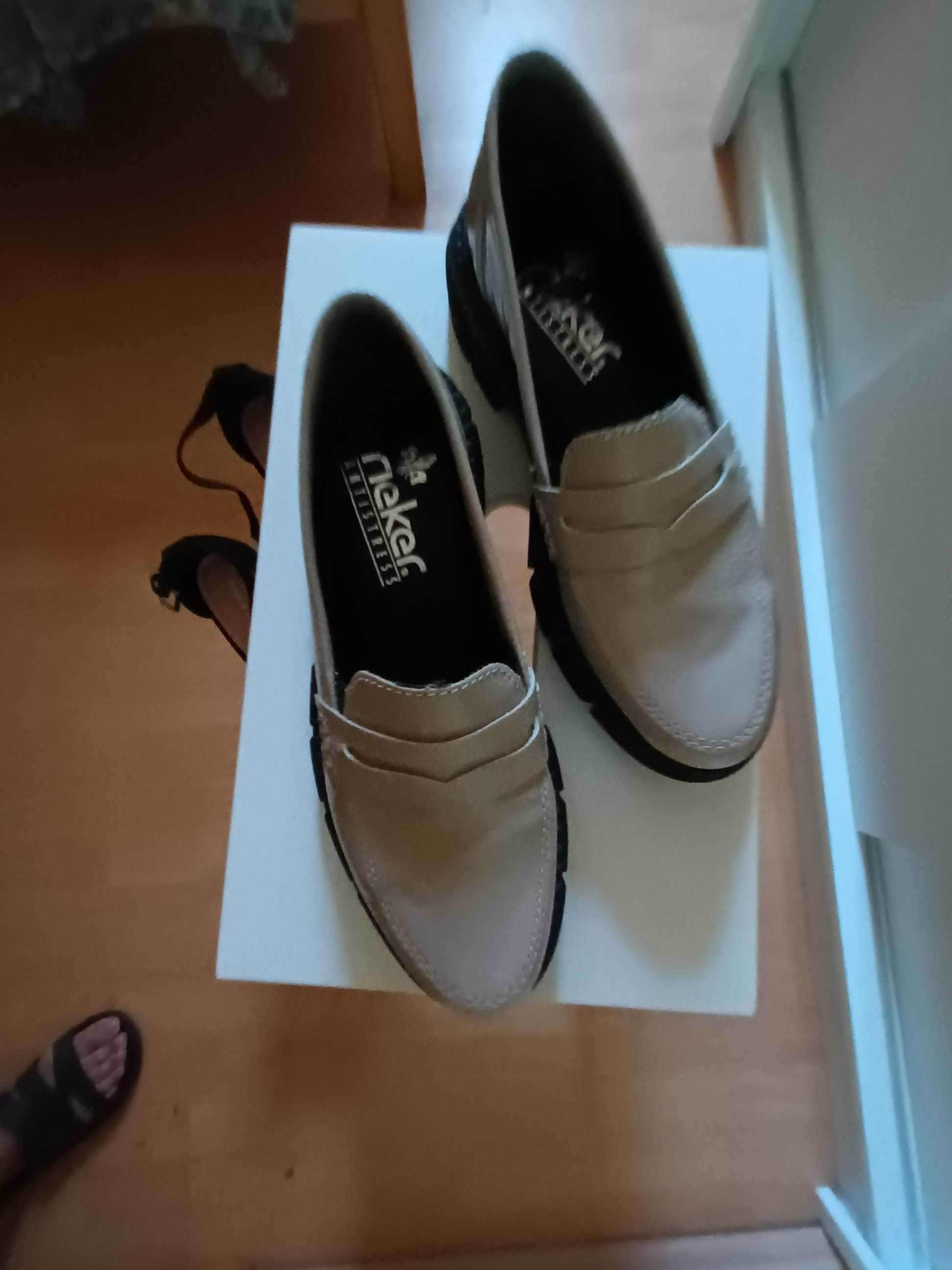 Pantofi casual din piele lacuita