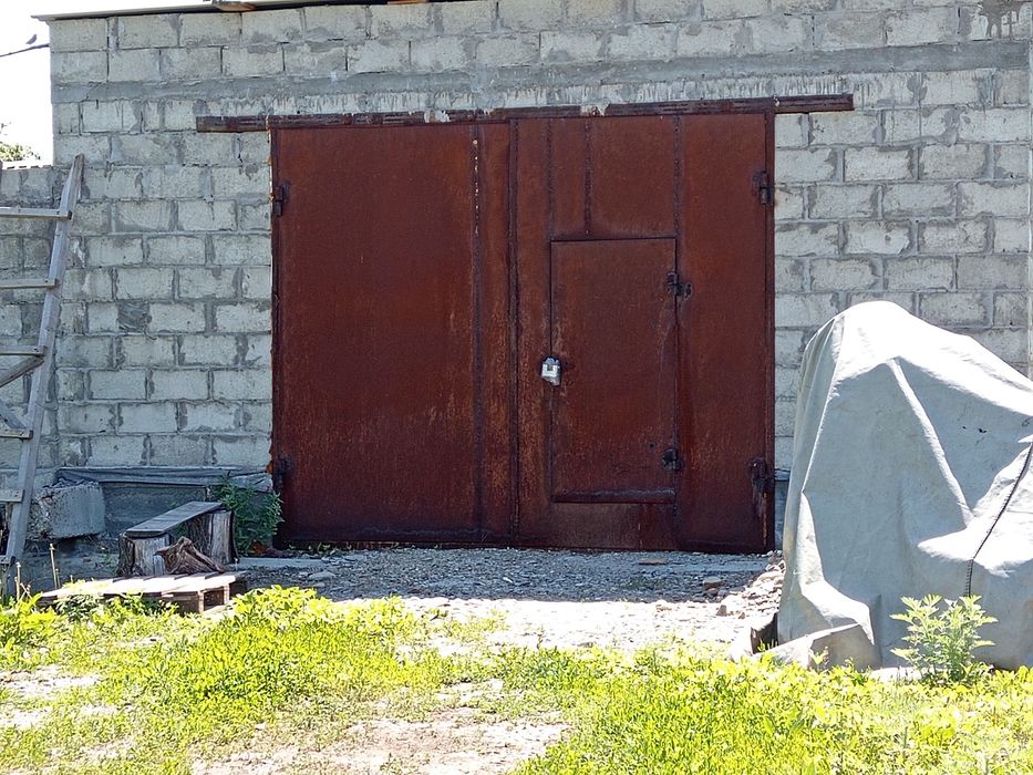 Продам гараж бокс дачным участке