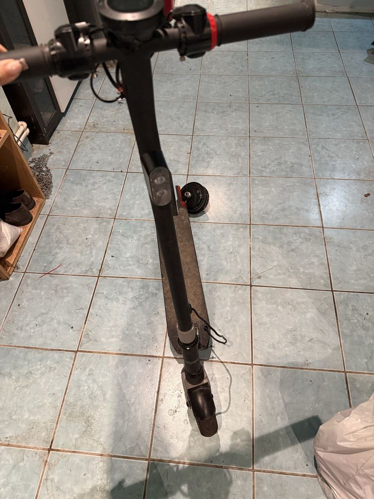 Vand trotineta electrica pe piese