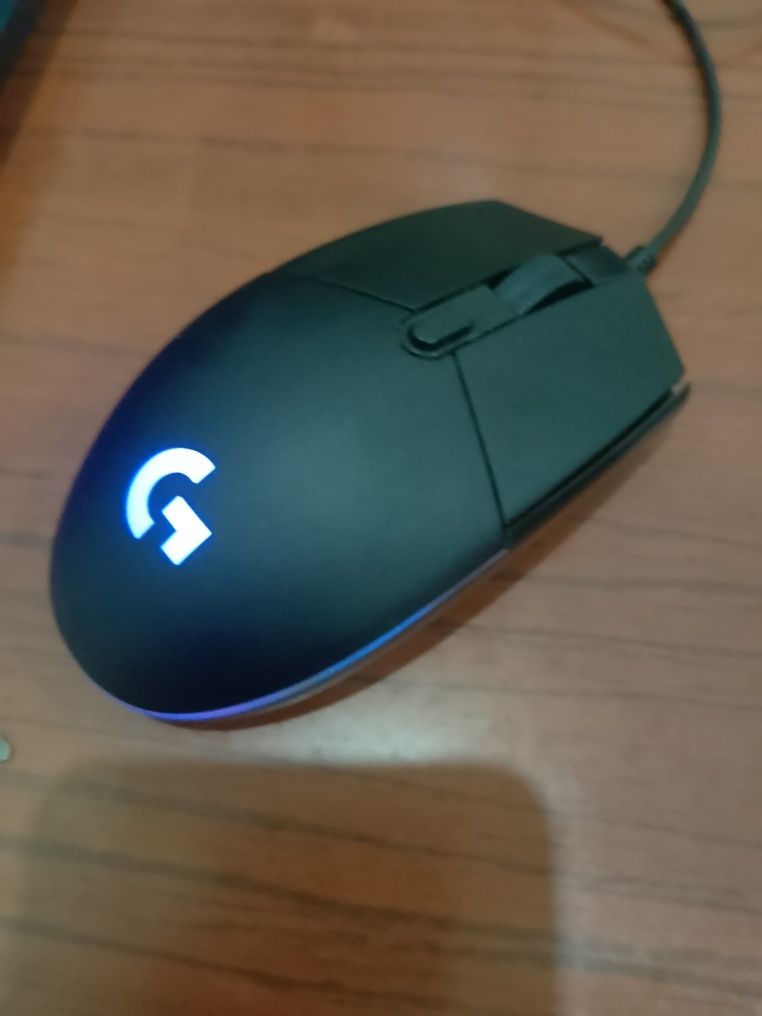 Игривая мышка Logitech g102