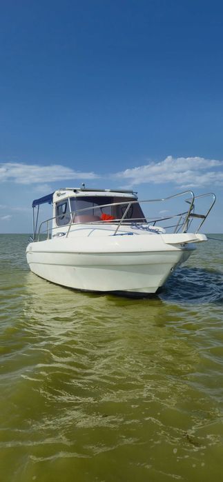 Barcă ,motor 300 hp și peridoc 2 axe