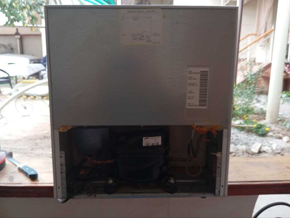 холодильник мини бар  SAMSUNG   б/у