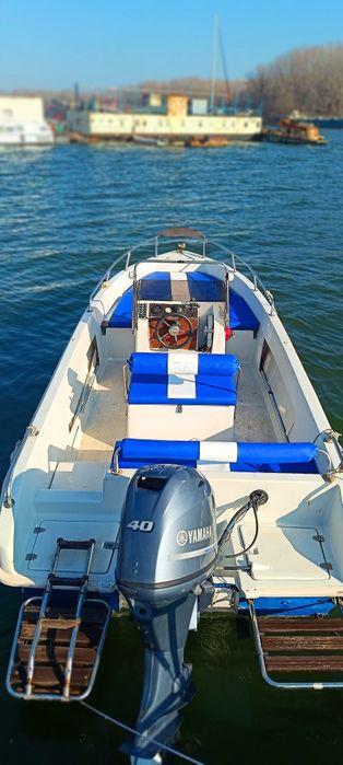 Barca Lazzari + motor