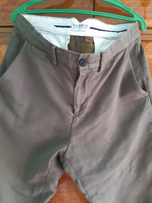 vand pantaloni casual pull & bear