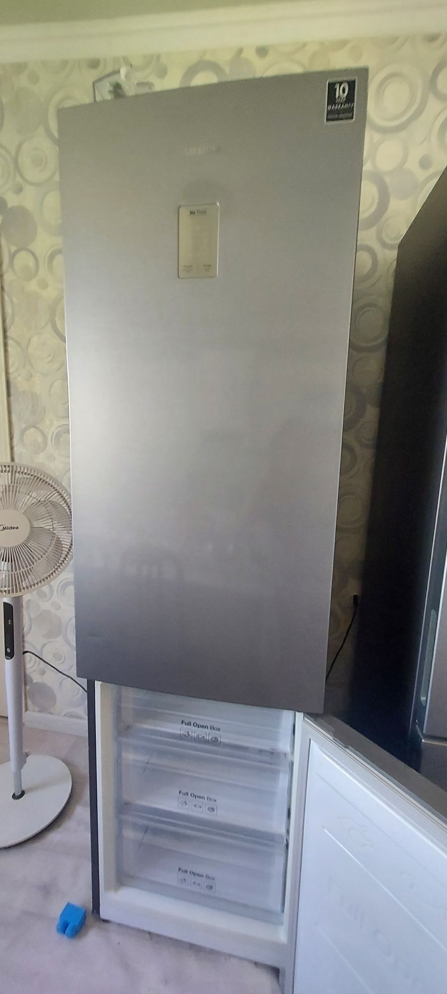 Холодильник Samsung