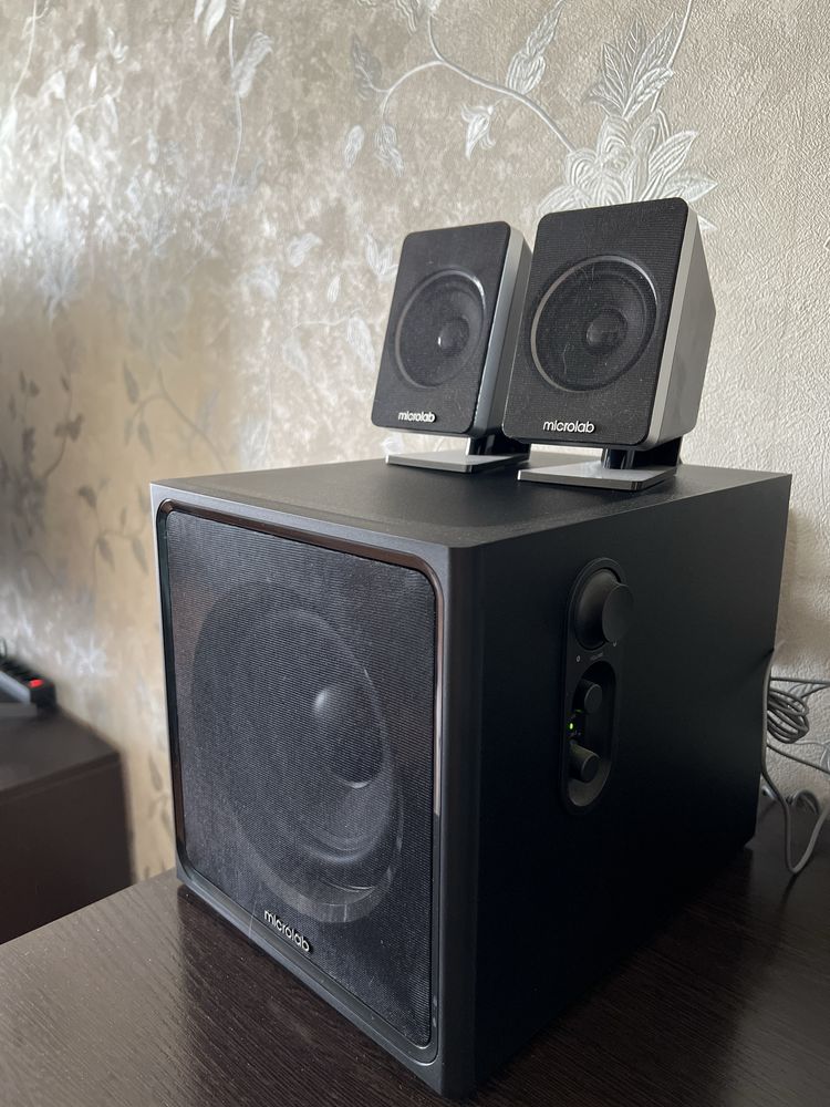 Продам microlab m800 в отличном состоянии