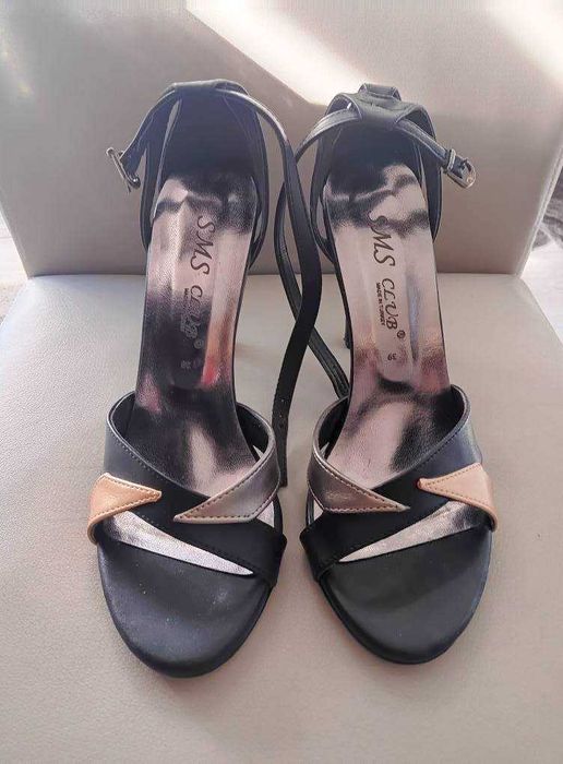 Сандали на висок ток 39 номер