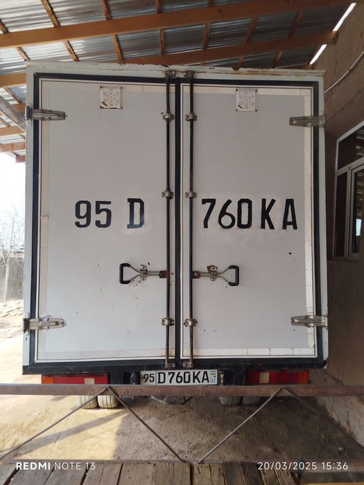 Ishga tayyor yuk mashinasi, yaxshi holatda