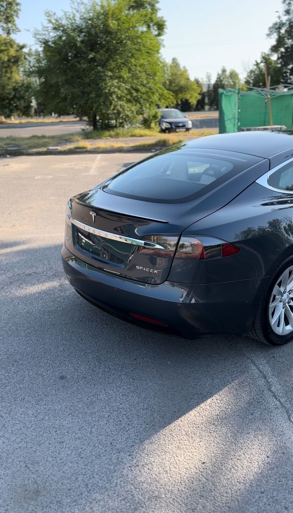 Срочно продаётся Tesla Model S 100D