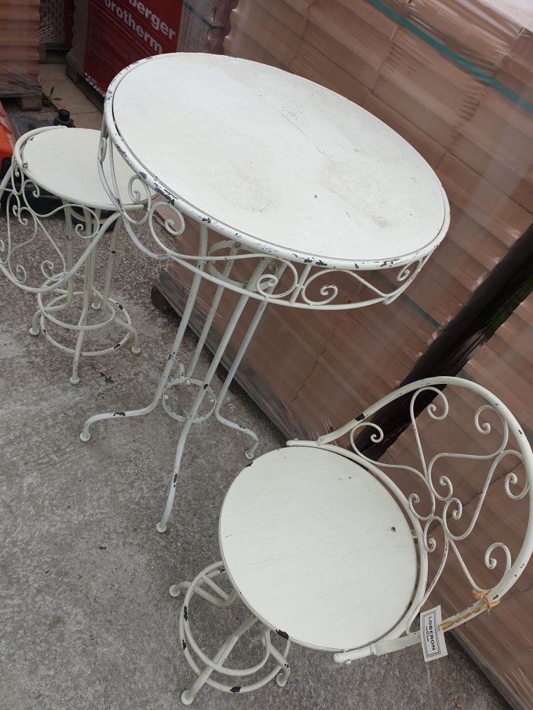 Външна маса със столове