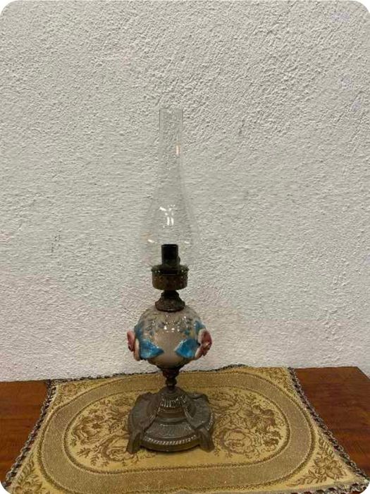 Стара френска лампа от порцелан и месинг газена лампа