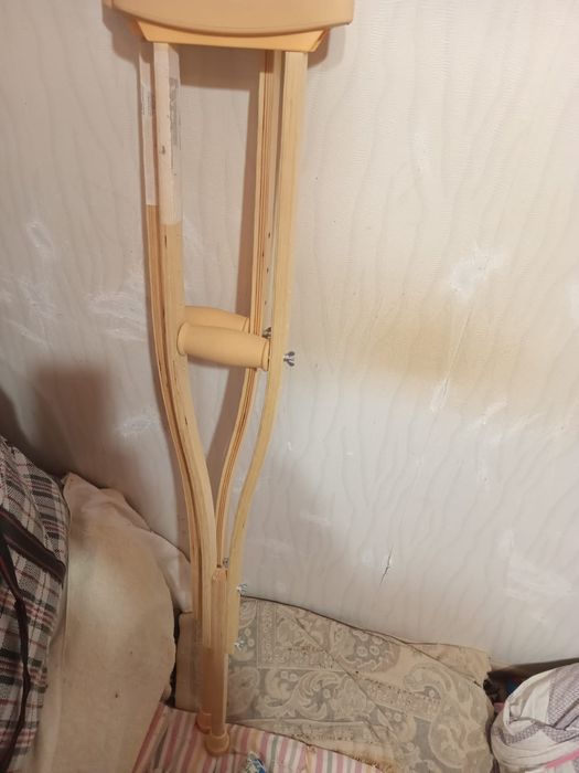 Продам костыли деревянные в отличном состоянии за7500 т