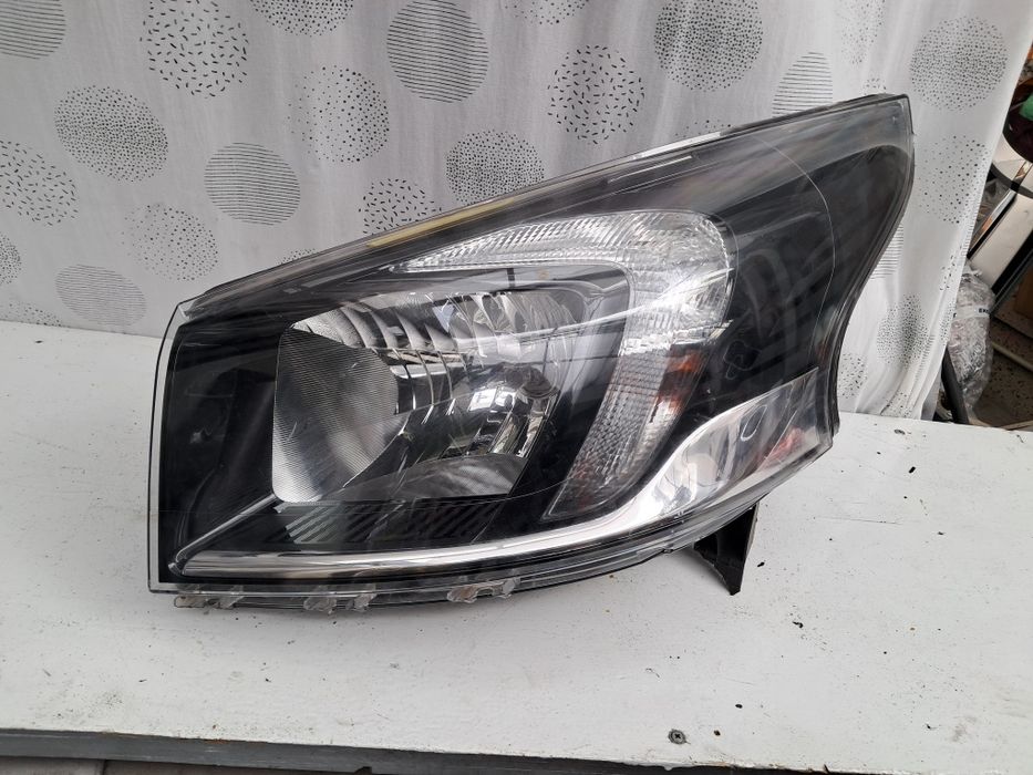Фар Opel Vivaro  60лв