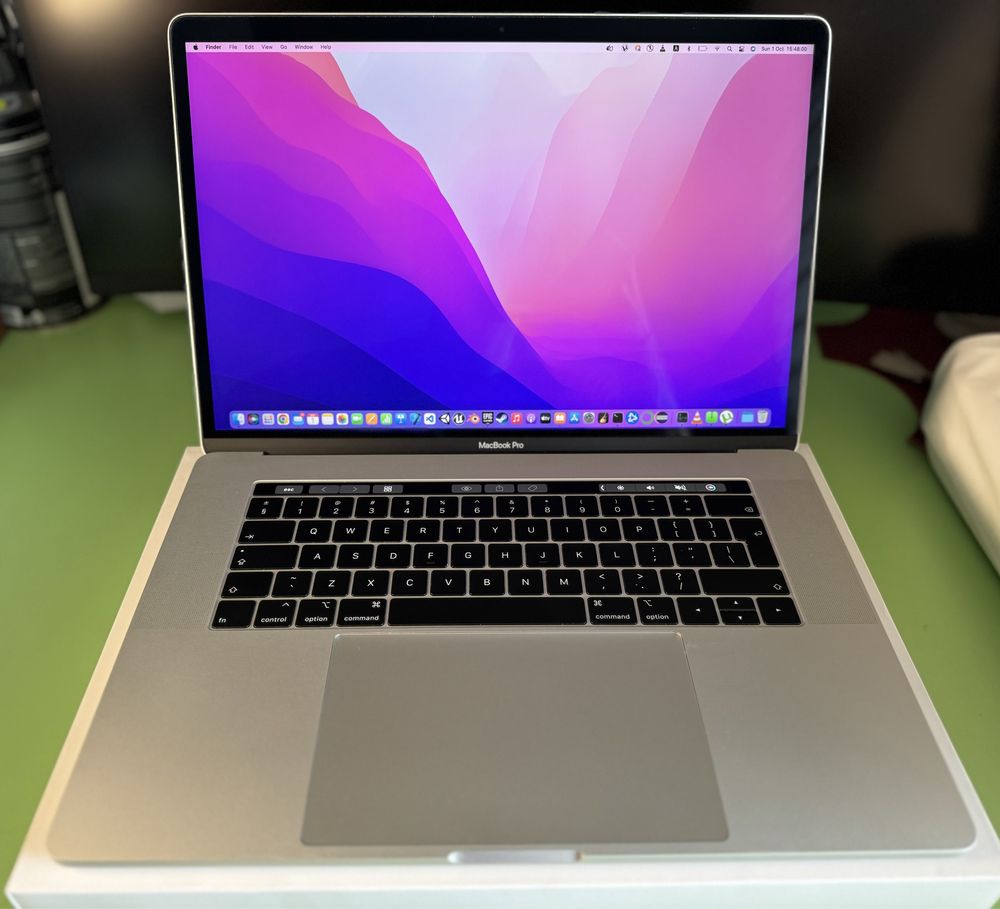 MacBook Pro (15-inch, 2018) 512gb 16gb ram