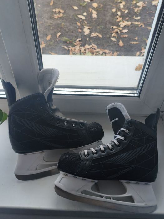 коньки хоккейные