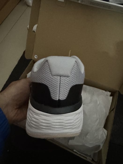 adidași Adidas sportswear go 42