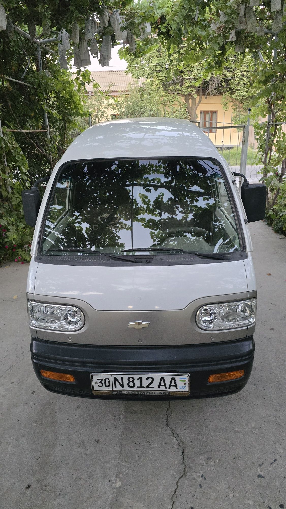 2009йил пробег 110000км 5000 $ кирилмаган 1чи кул